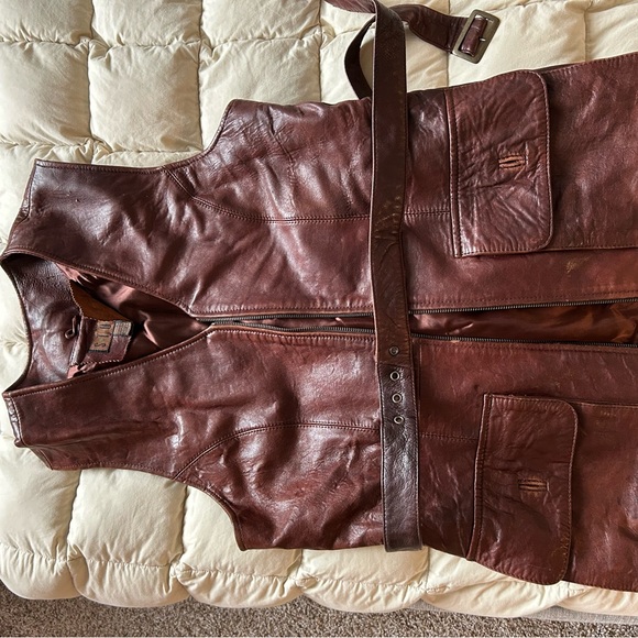 Brown Leather Jacket with a relaxed fit and open front design - Picture 7 of 12